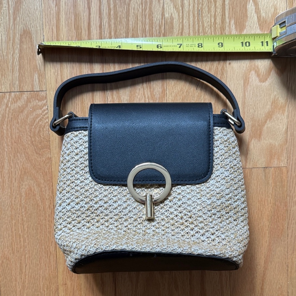 Woven Straw Bucket Bag with Black Leather Flap and Gold Ring - Picture 2 of 6